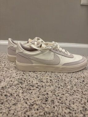 Nike Women’s Size 7.5 Low Panda Sneakers in White and Sparkly Gray